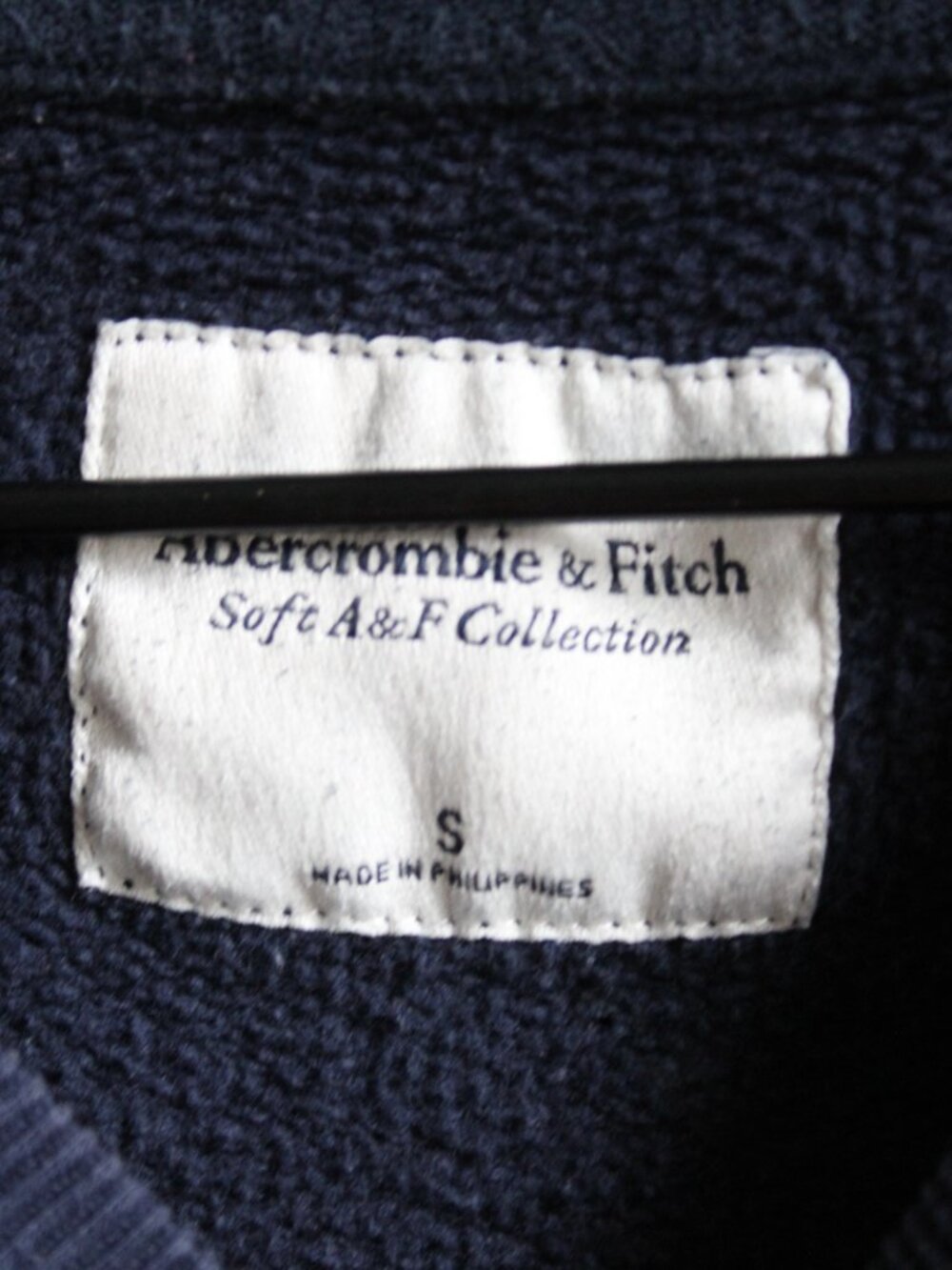 Abercrombie and Fitch Chicago,IL 1989 Gold Coast Cropped Crew Sweater sz Small - Picture 4 of 6